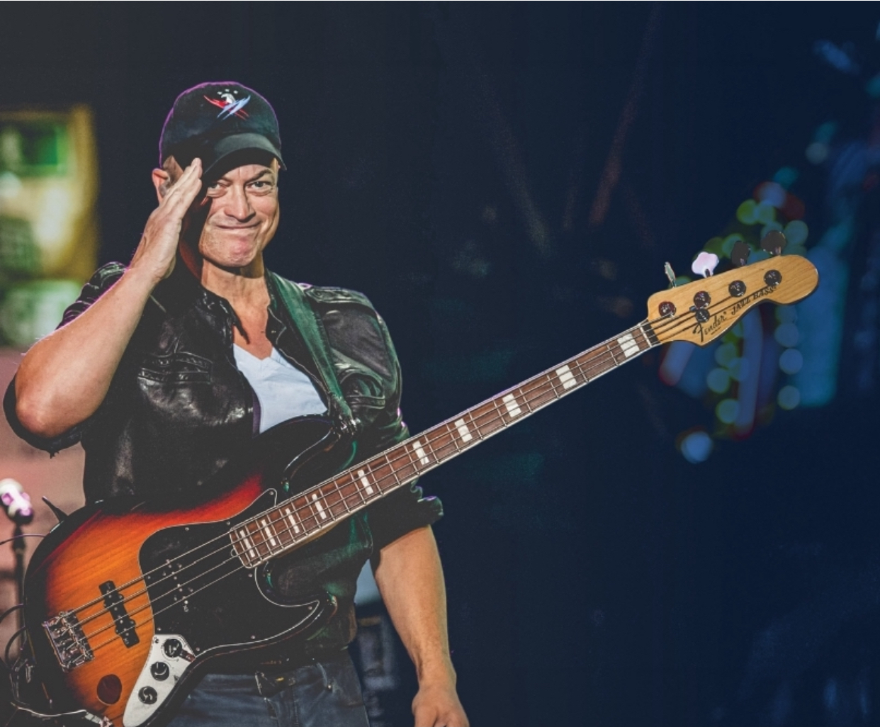 Veteran Saluting Pic Gary Sinise saluting
